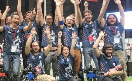 L'équipe Rhoban championne du monde de foot robotique !